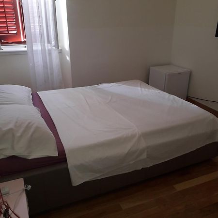Studio On Main Pedestrian Street Apartment Pula Luaran gambar